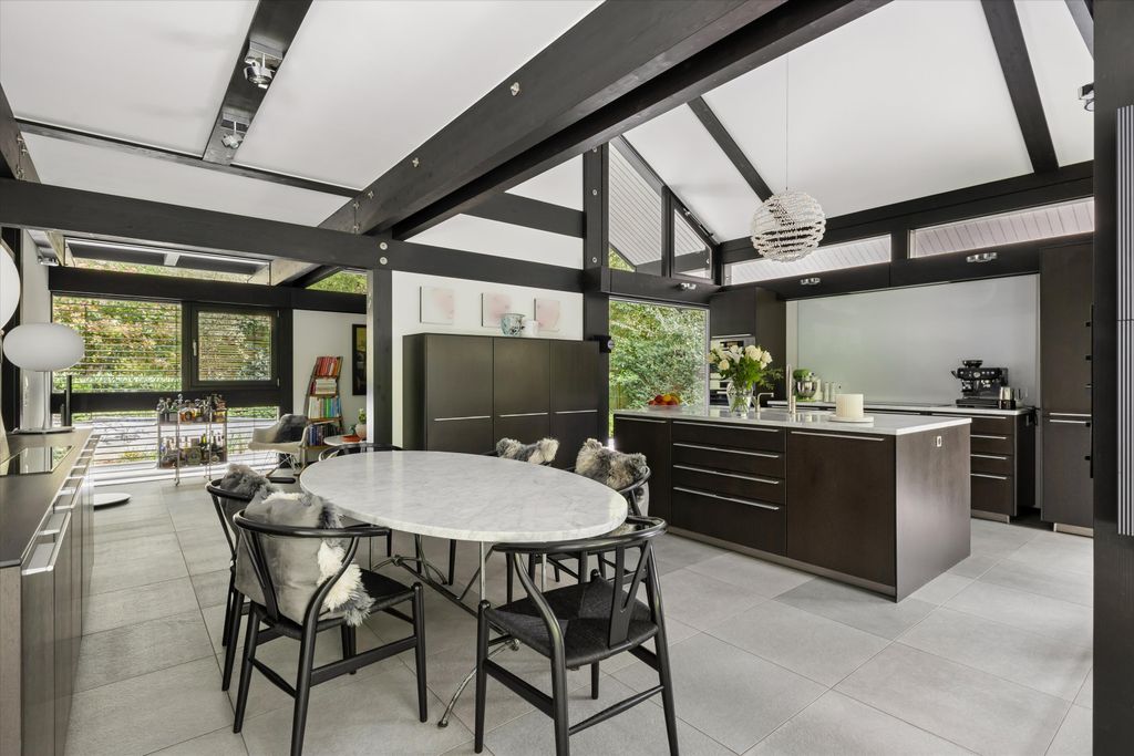 Property photo 2 of 21 Image