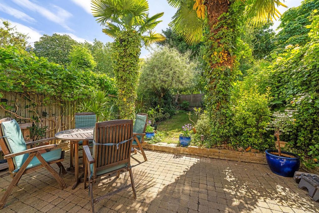 Property photo 2 of 24 Garden.Jpg