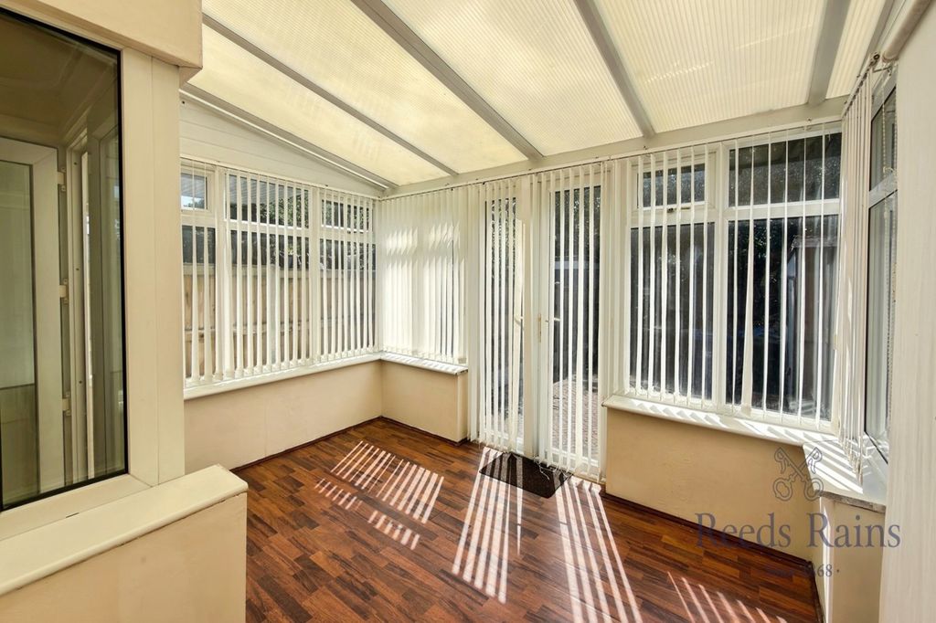 Property photo 3 of 14 Conservatory
