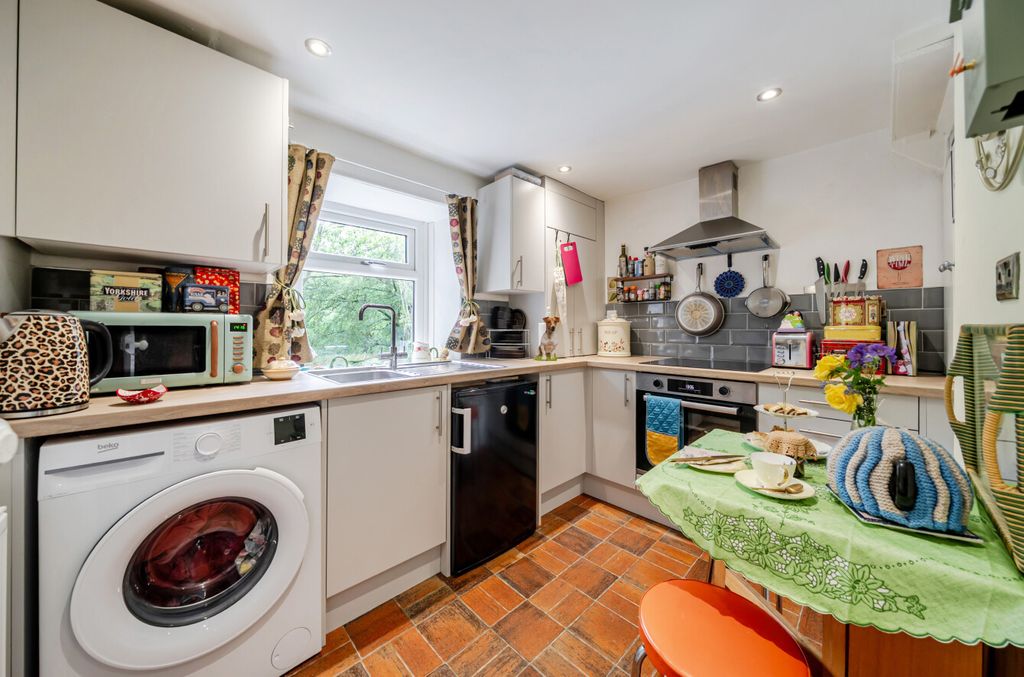 Property photo 3 of 18 1476952-5-6A2Abdf...