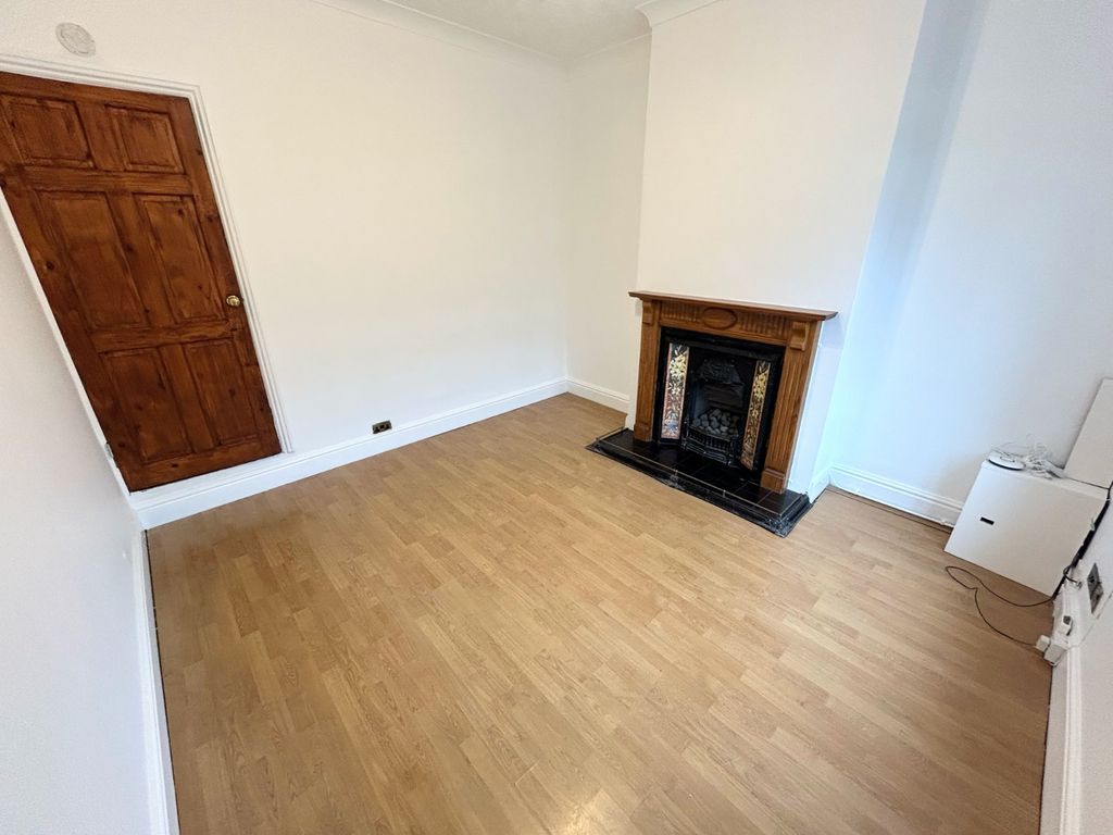 Property photo 2 of 15 Lounge