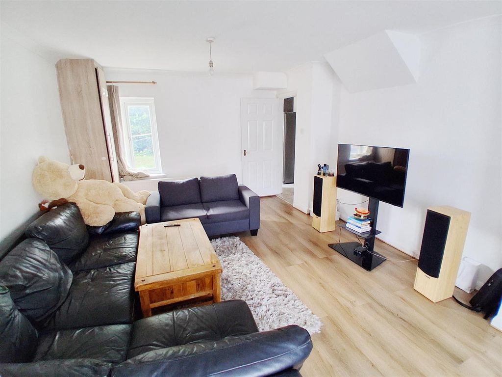 Property photo 2 of 12 1