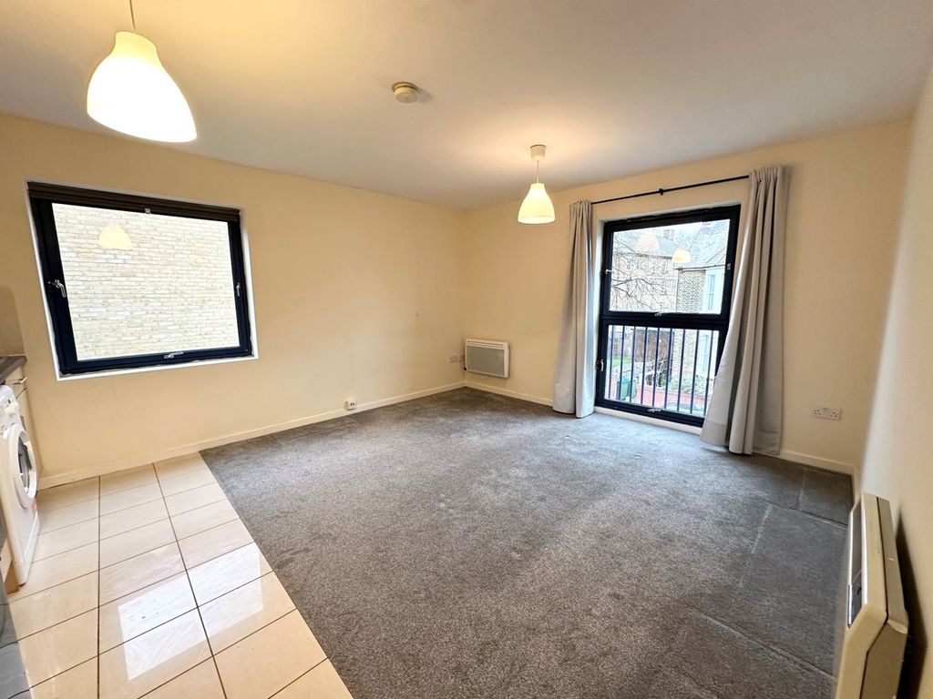 Property photo 3 of 6 Reception