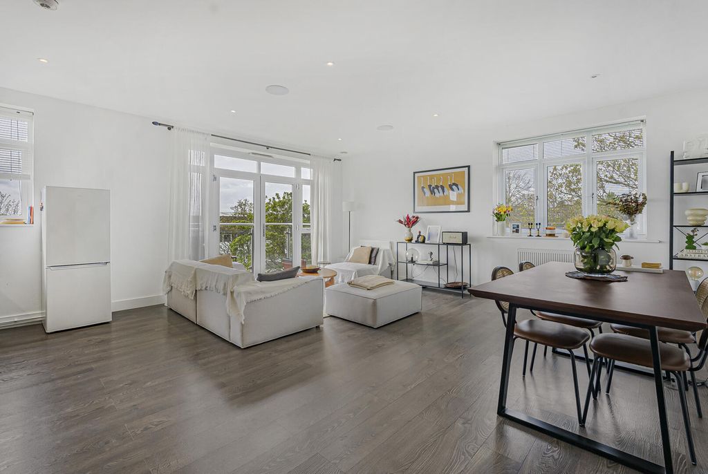 Property photo 2 of 23 Living Room