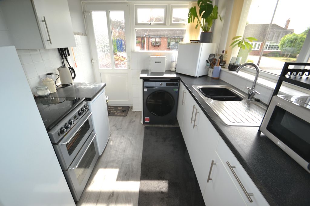 Property photo 3 of 15 Kitchen