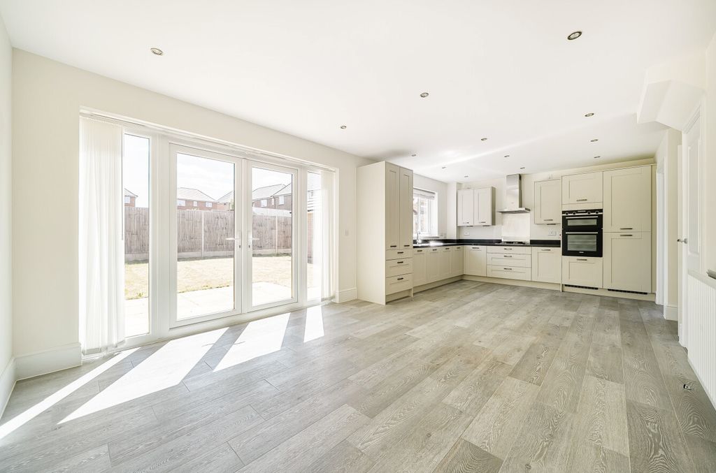 Property photo 2 of 15 Kitchen/Dining