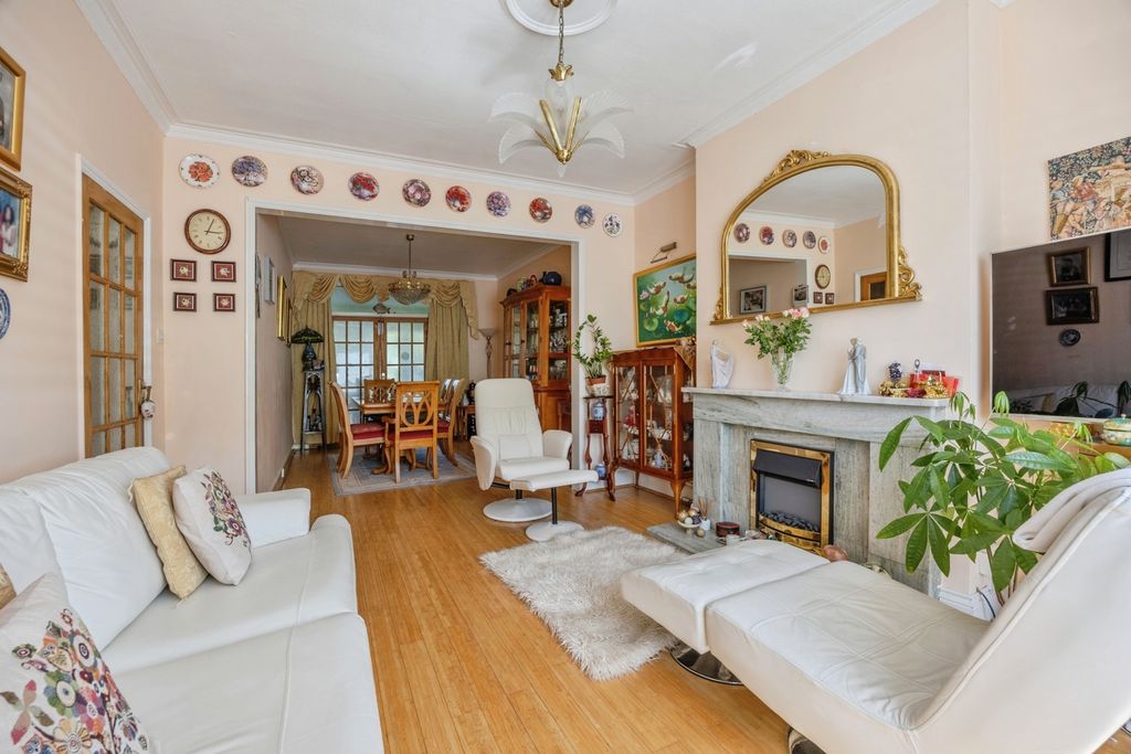 Property photo 3 of 18 Pbox-Img.Jpg