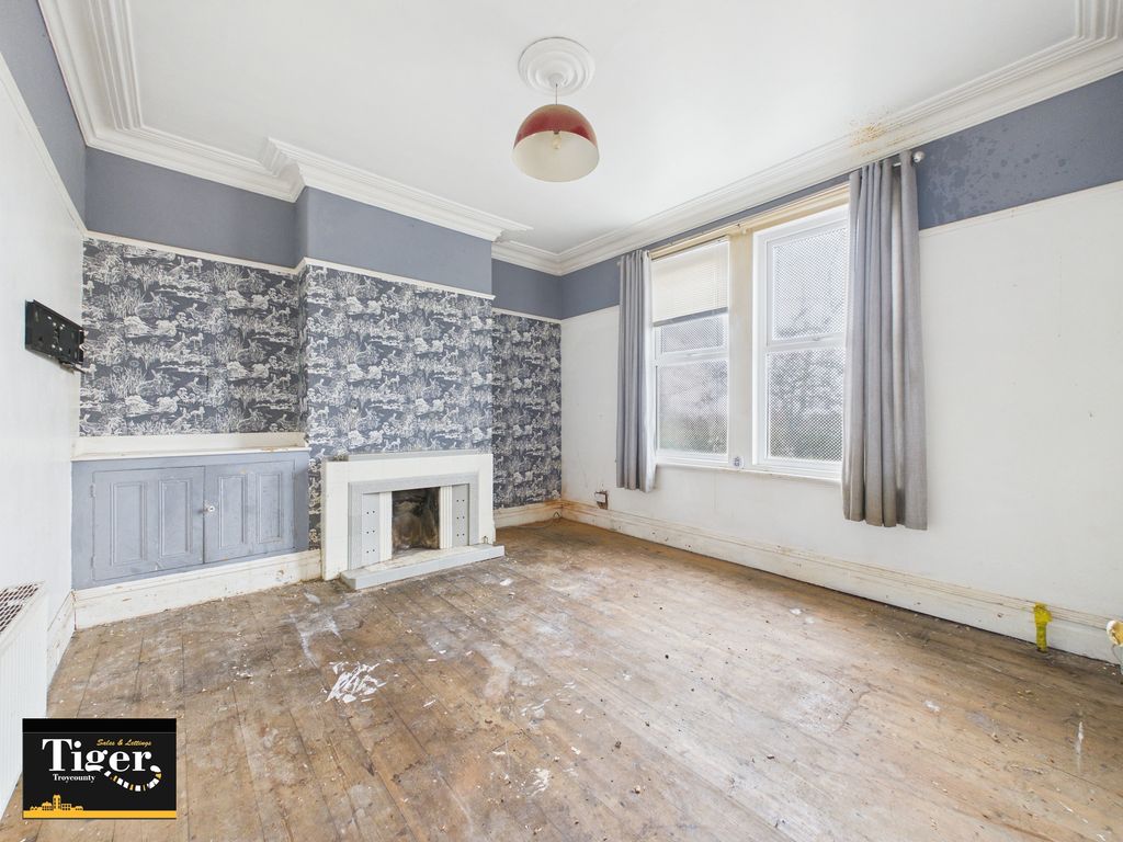 Property photo 3 of 22 Cam03440G0-Pr0526-Still001