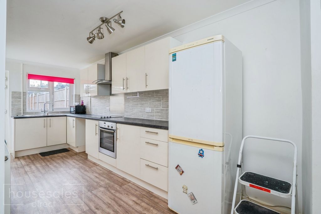 Property photo 2 of 8