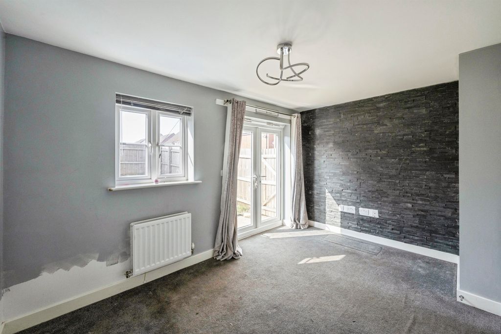 Property photo 3 of 18