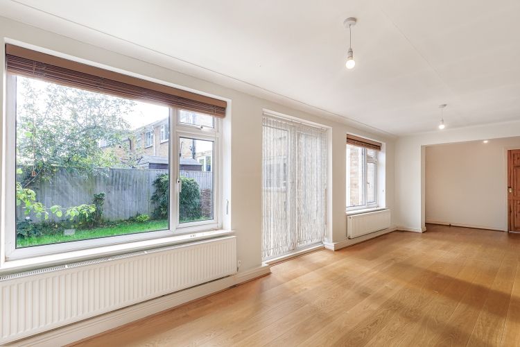 Property photo 1 of 8 307587