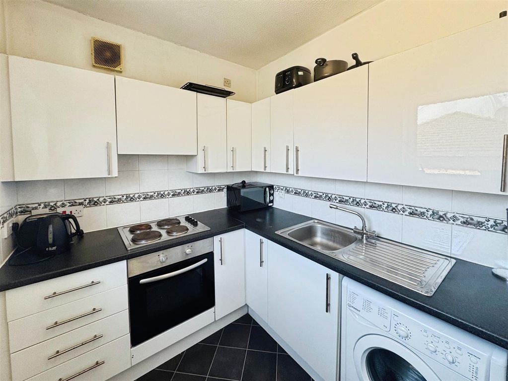 Property photo 3 of 9 6Aaa66Da-91-4C7F-8Ea2-10356Def995F-510-000000069Db