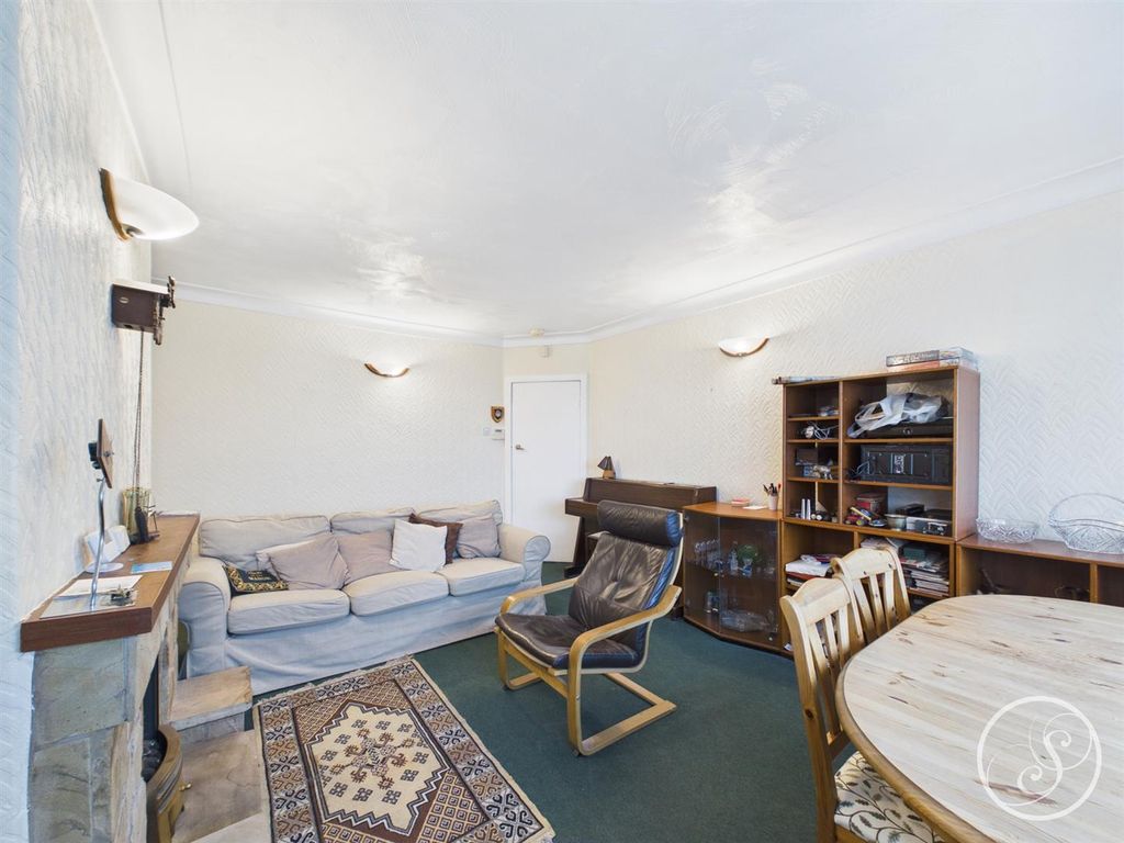 Property photo 3 of 11 Lounge/Diner