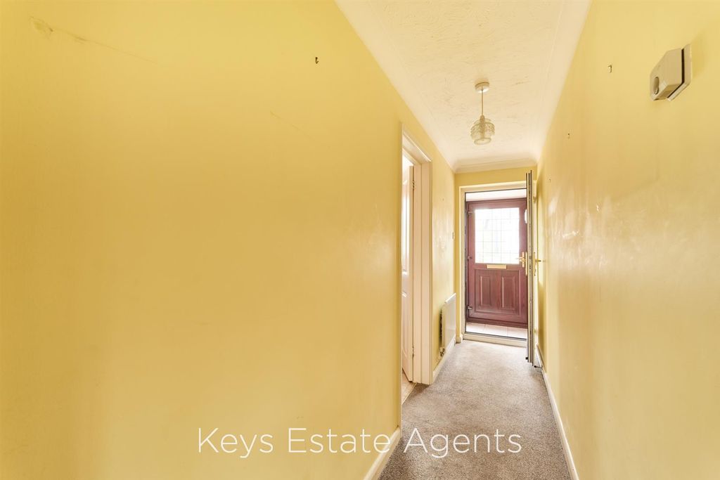 Property photo 2 of 22 Entrance Hall