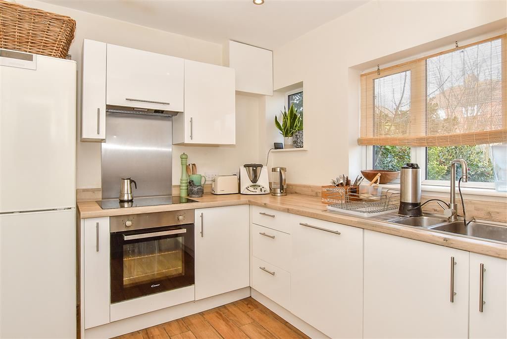 Property photo 3 of 19 Kitchen