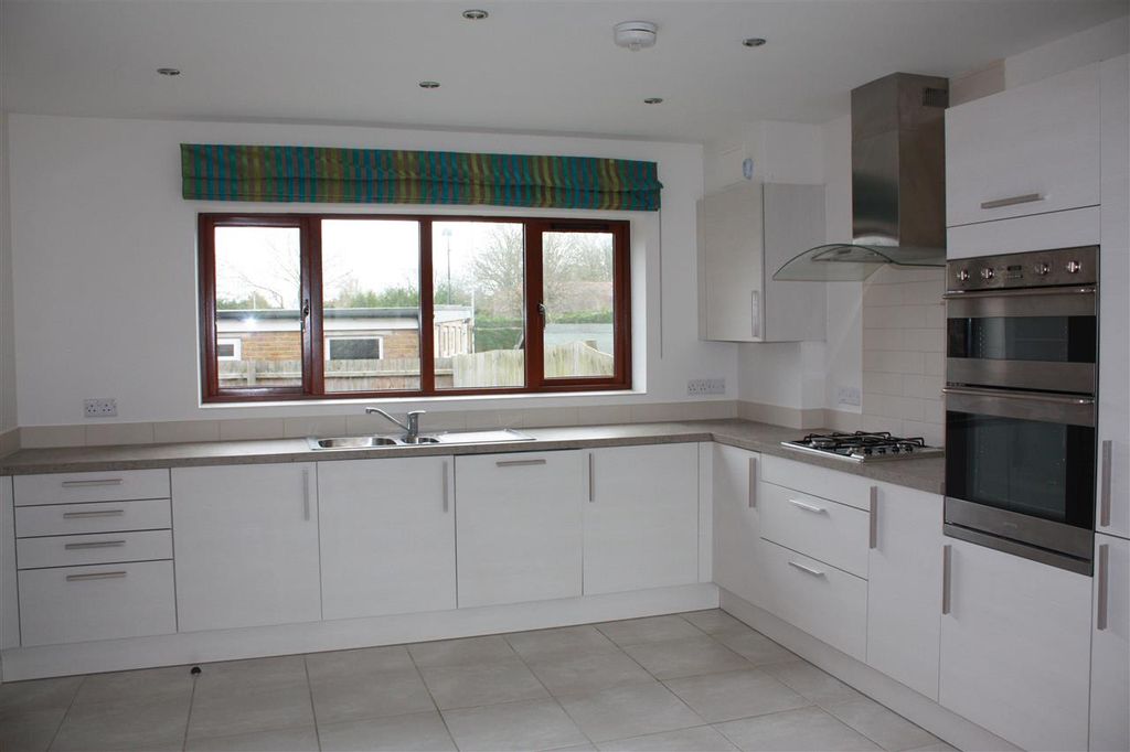 Property photo 3 of 12 Kitchen/Diner