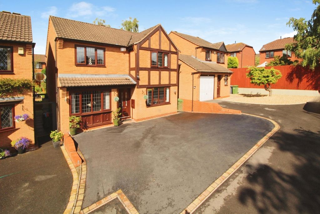 Property photo 1 of 32