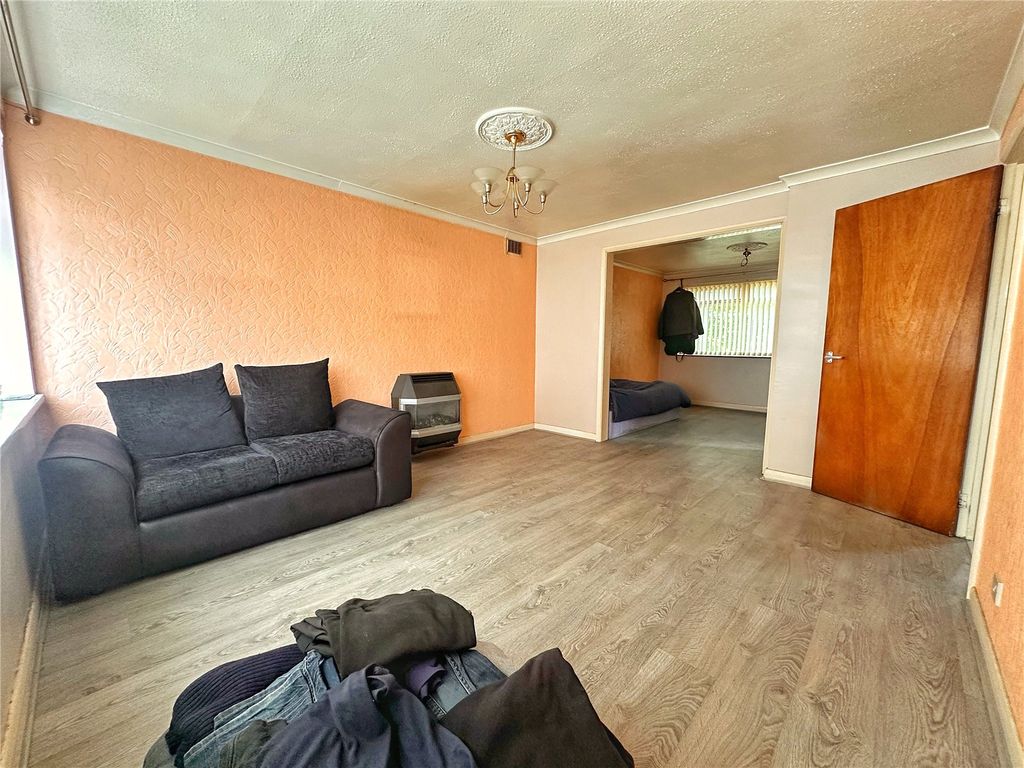 Property photo 3 of 18 Picture No. 02