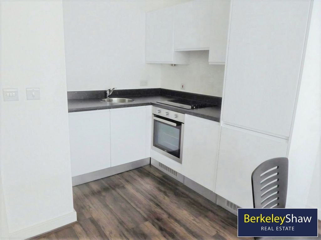 Property photo 3 of 8 Kitchen