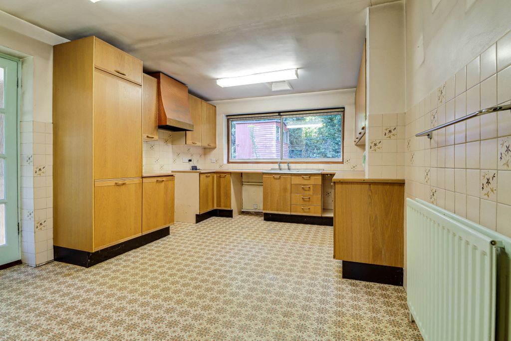 Property photo 2 of 16 Kitchen