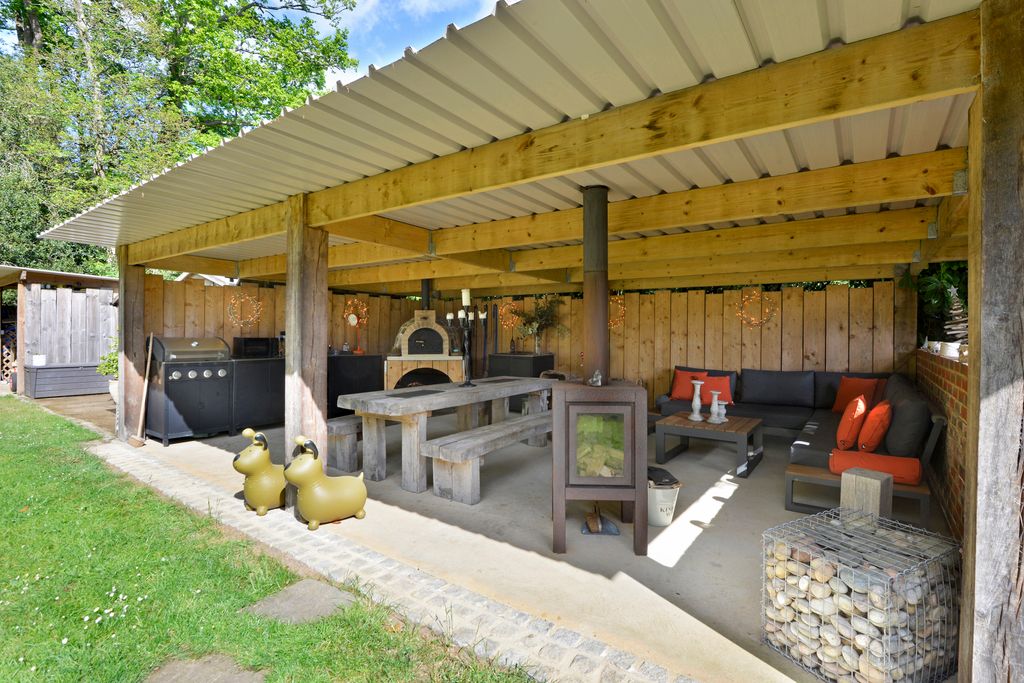 Property photo 2 of 20