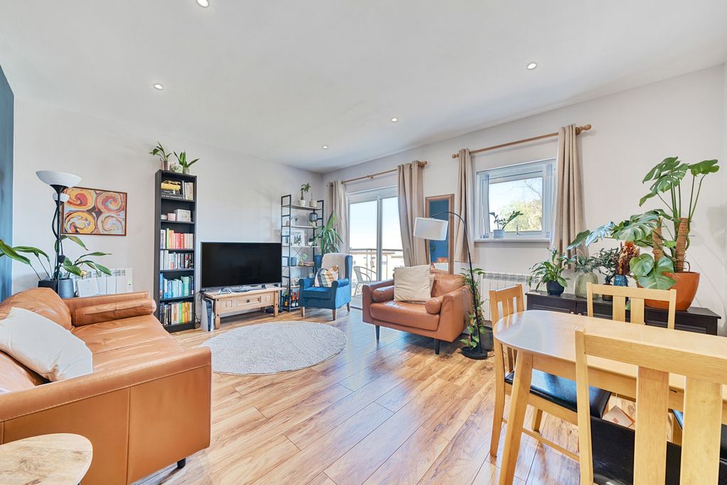 Property photo 3 of 14 Reception