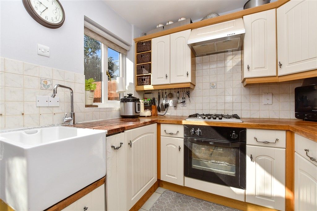 Property photo 1 of 11 Kitchen