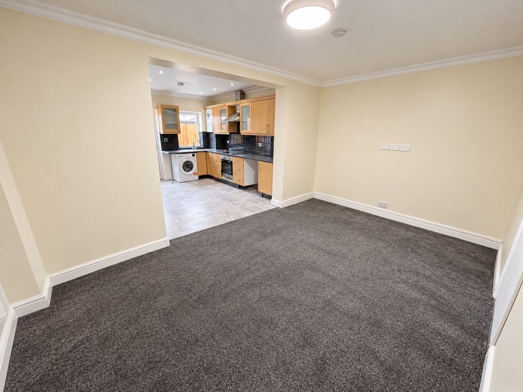 Property photo 3 of 17 5903923