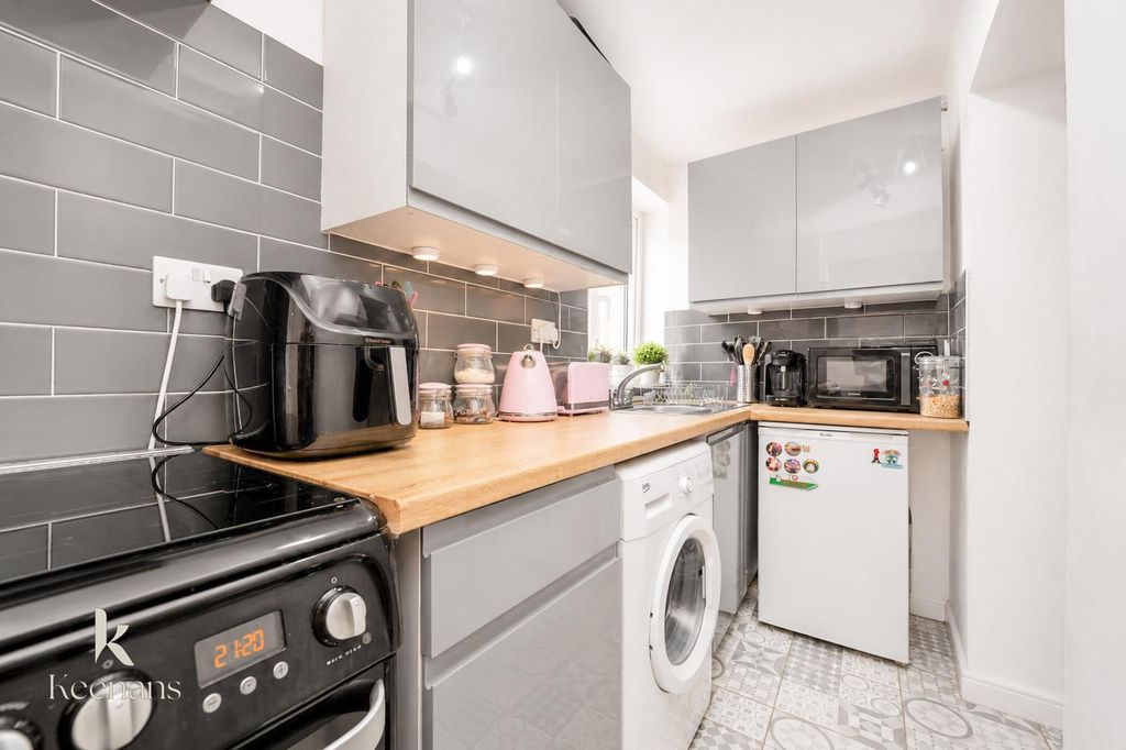 Property photo 2 of 17 911-4.Jpg