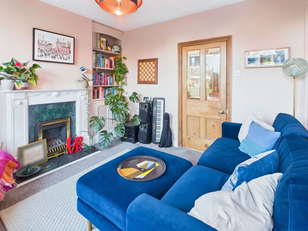 Property photo 2 of 21