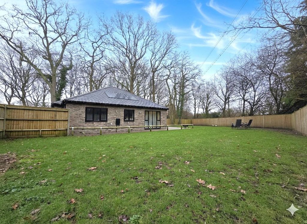 Property photo 1 of 14 Gemini_Generated_Image_7Qozux7Qozux7Qoz.Jpg