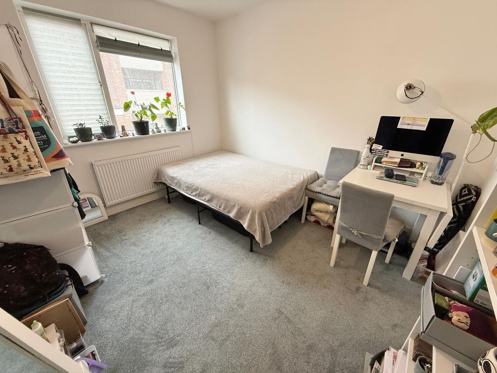 Property photo 1 of 5 Room