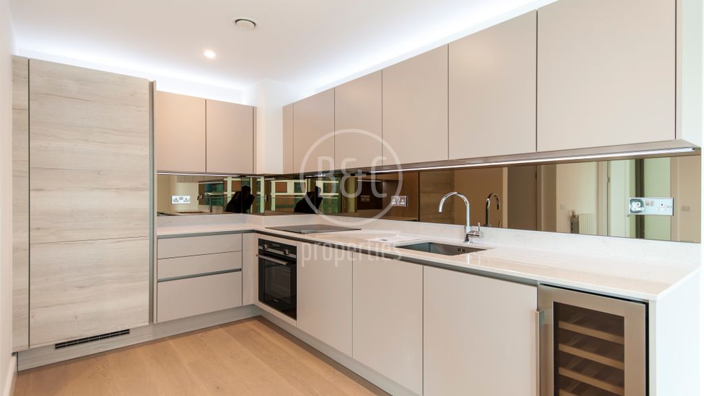 Property photo 3 of 9 Photo 02