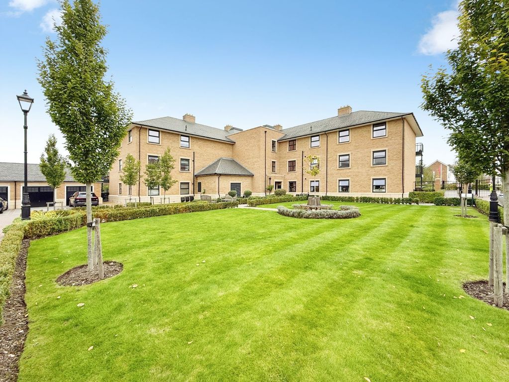 Property photo 2 of 14 Communal Gardens