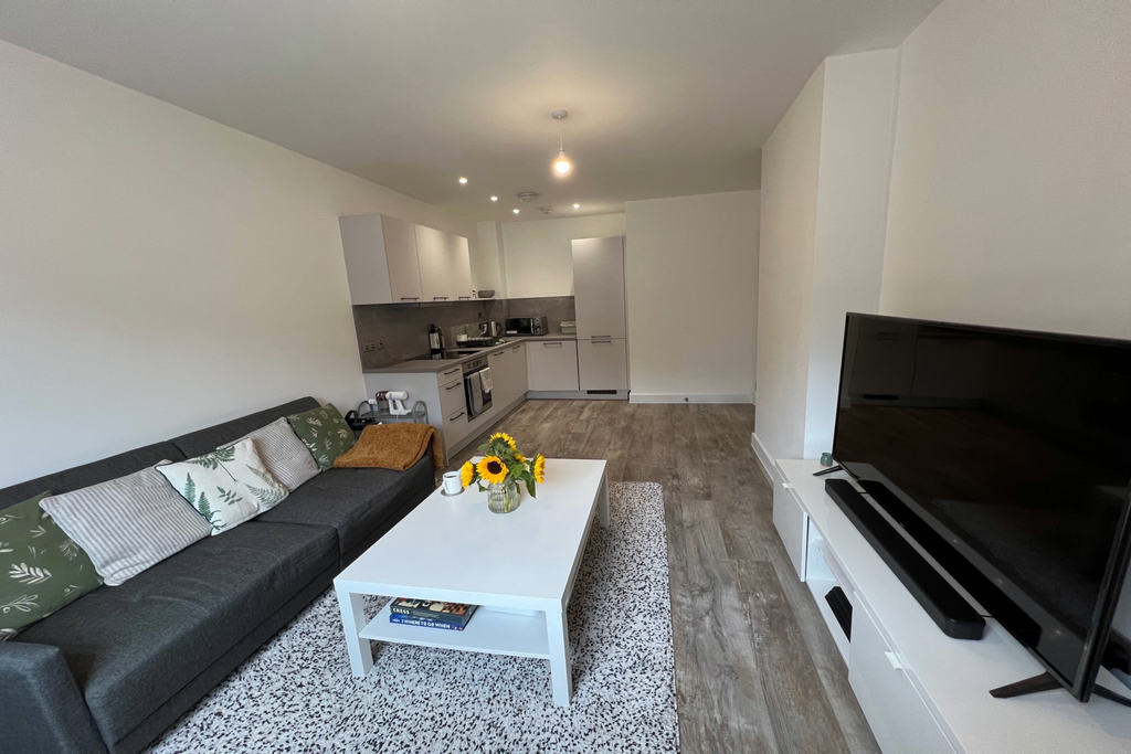 Property photo 3 of 8 Wagon Lane - Lounge View