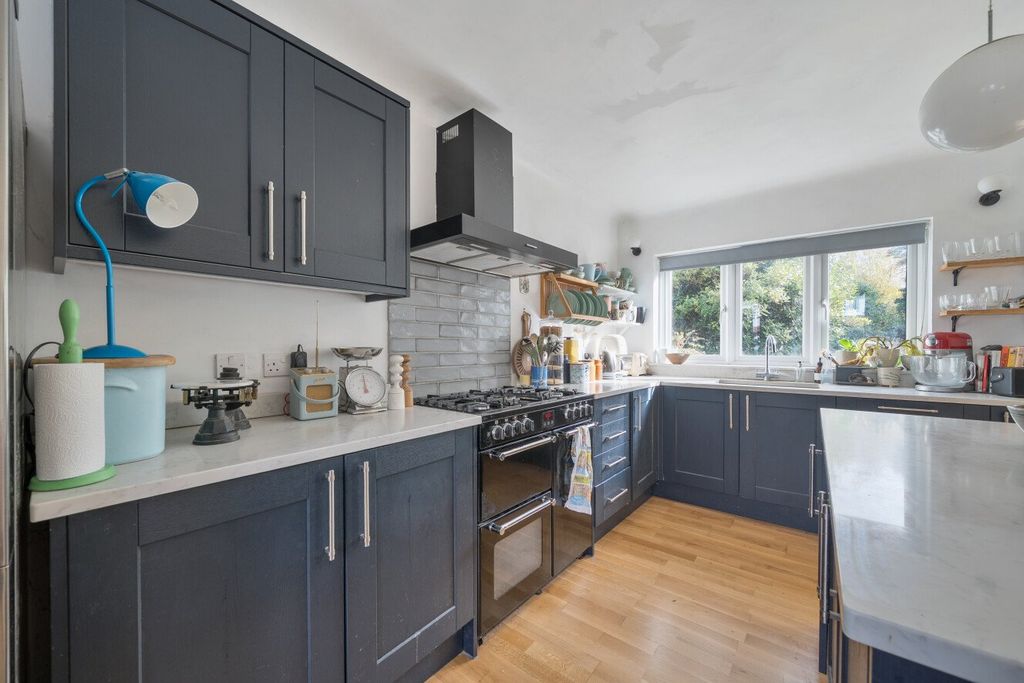 Property photo 2 of 21 Picture No. 17