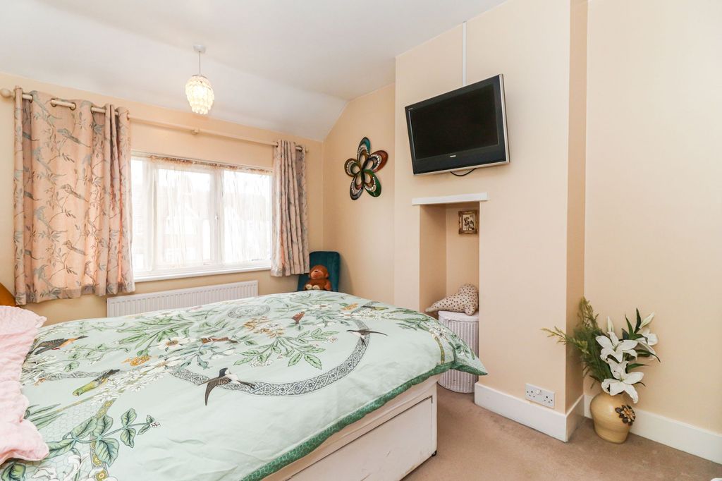Additional image 12 of 3 bed semi-detached house for saleThe Crescent, Abbots Langley WD5