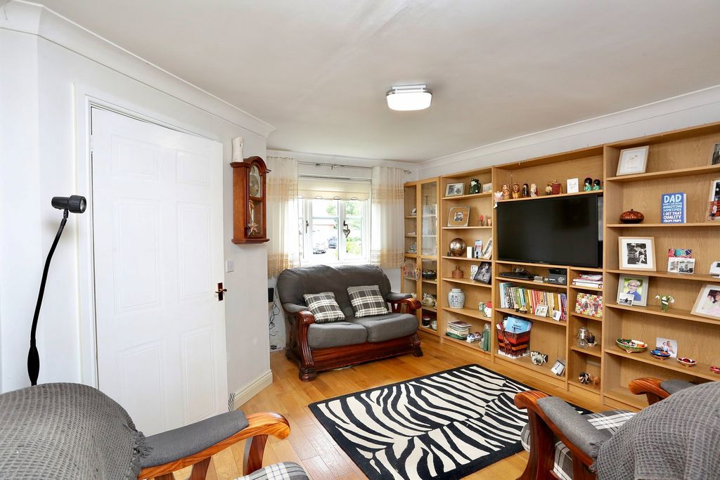 Property photo 2 of 31