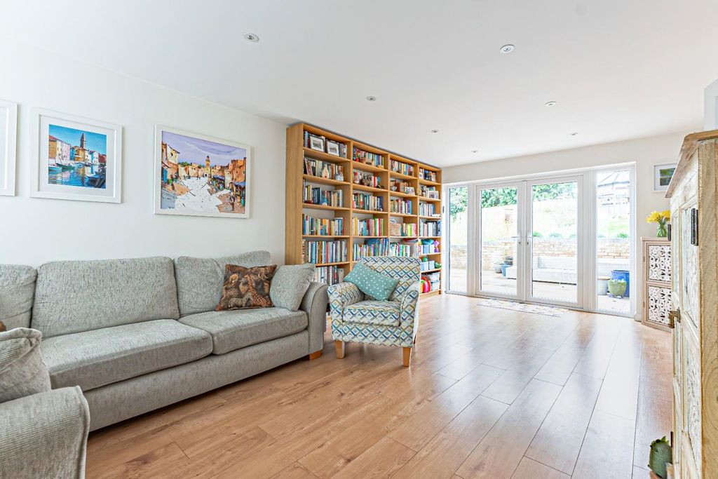 Property photo 2 of 17