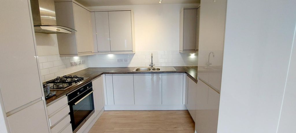 Property photo 2 of 7 Kitchen