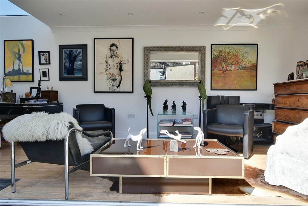 Property photo 3 of 35