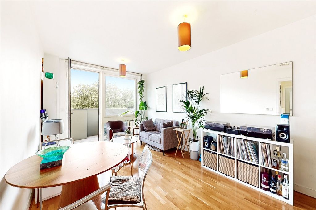 Property photo 2 of 12 Picture No. 11