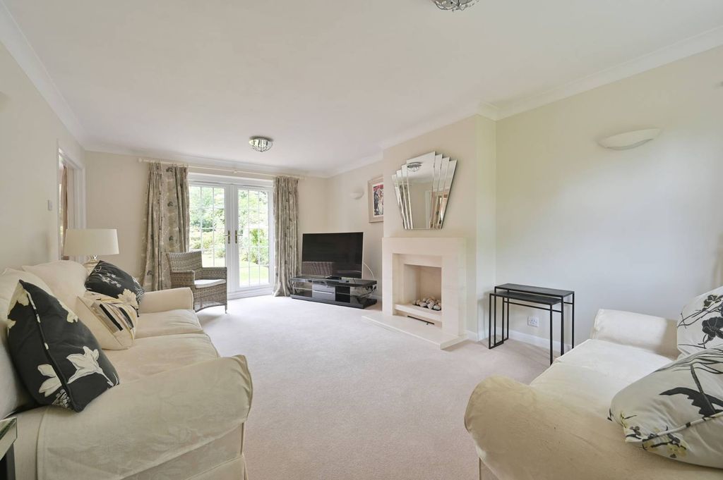 Property photo 3 of 33