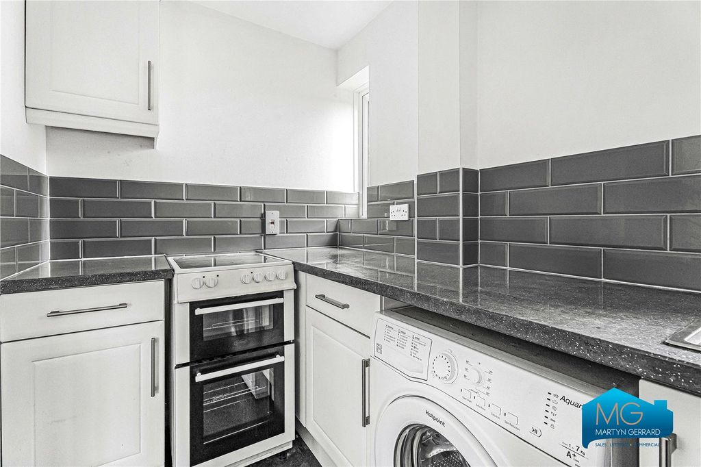 Property photo 3 of 23 Picture No. 13