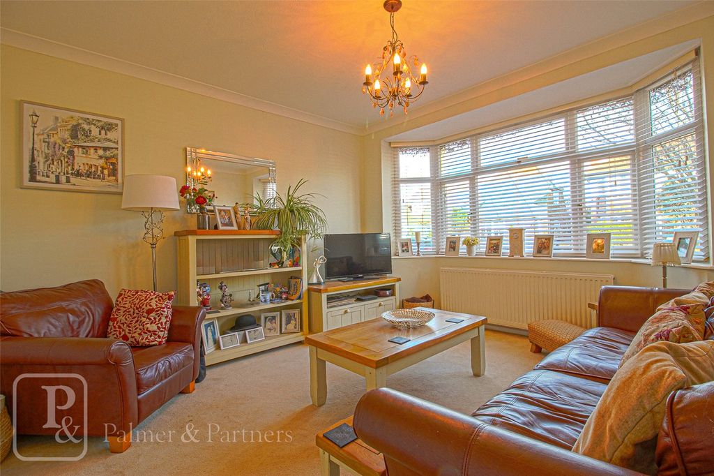Property photo 2 of 13 Lounge