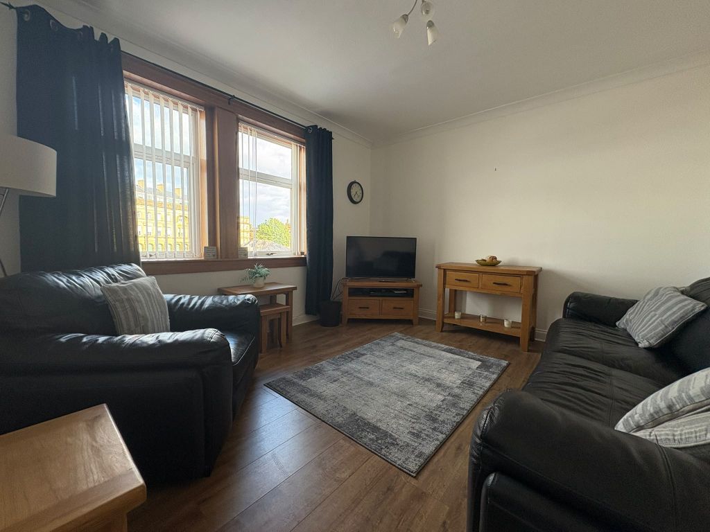 Property photo 1 of 7 Living Room