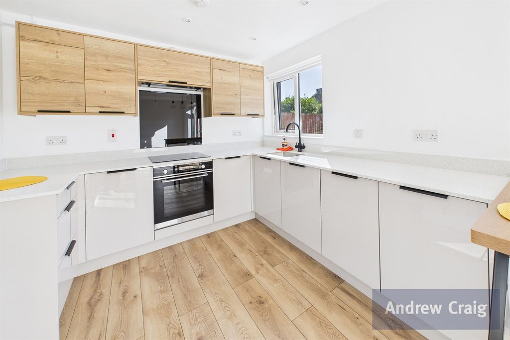 Property photo 3 of 12 Kitchen Diner