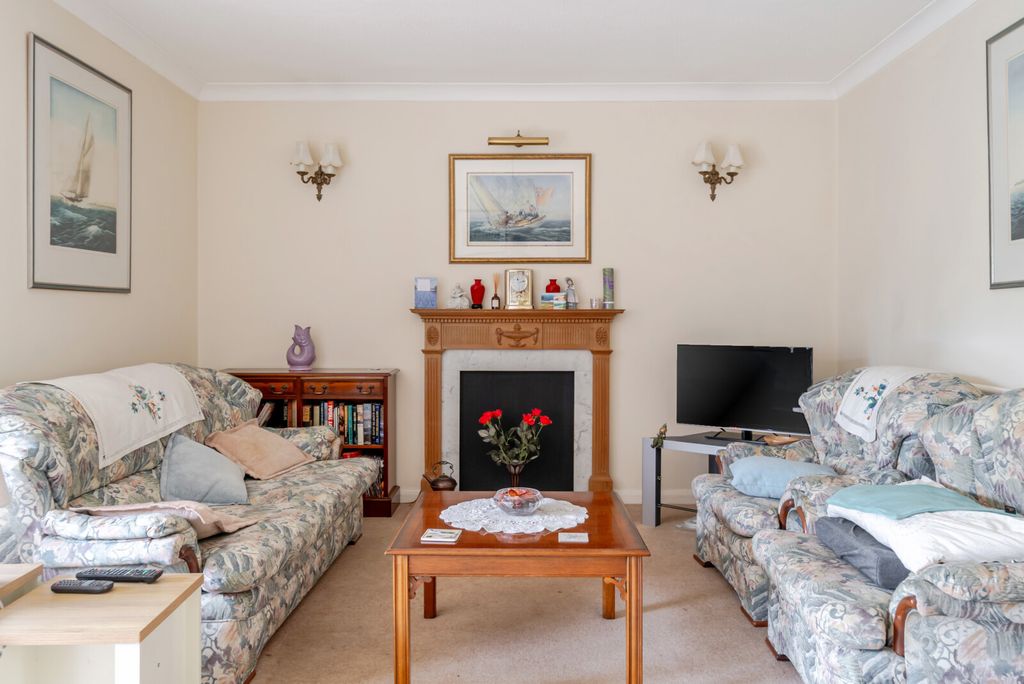 Property photo 3 of 15 1388176-12-693Bf1...