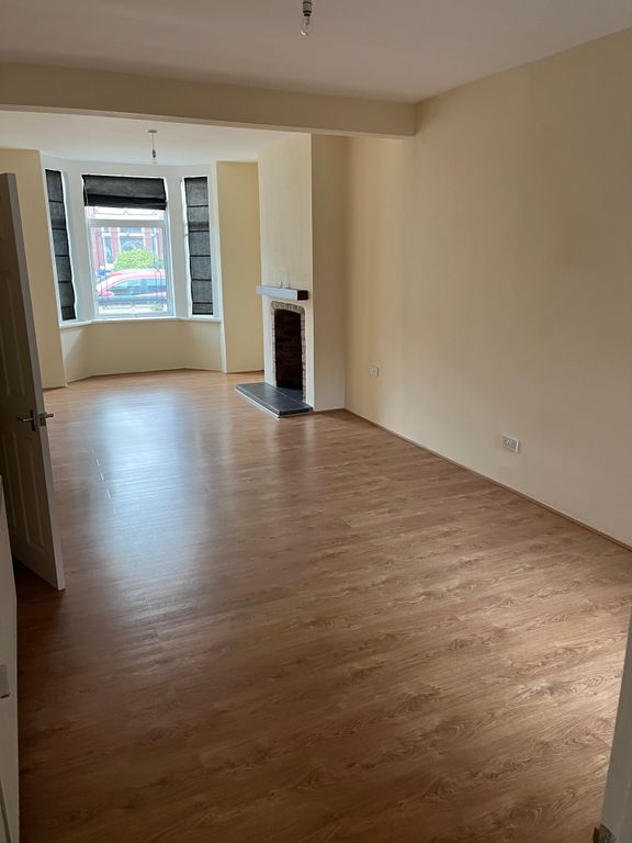 Property photo 3 of 6 Living Room