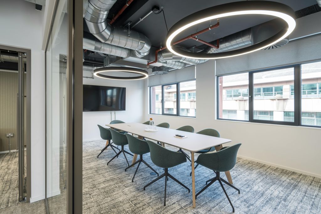 Property photo 2 of 45 6th Floor Fitted